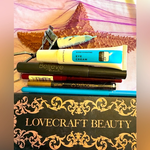 ❤️NWT❤️LOVECRAFT BEAUTY SUPPLIES & A TREASURE TROVE OF MANY MORE… - Picture 7 of 8